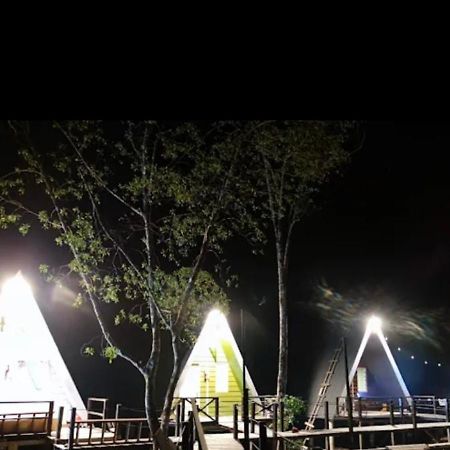 The Mangrove Villa Sematan Екстериор снимка